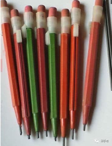 童年学生时代的经典文具用品，只有80后的才能看得懂